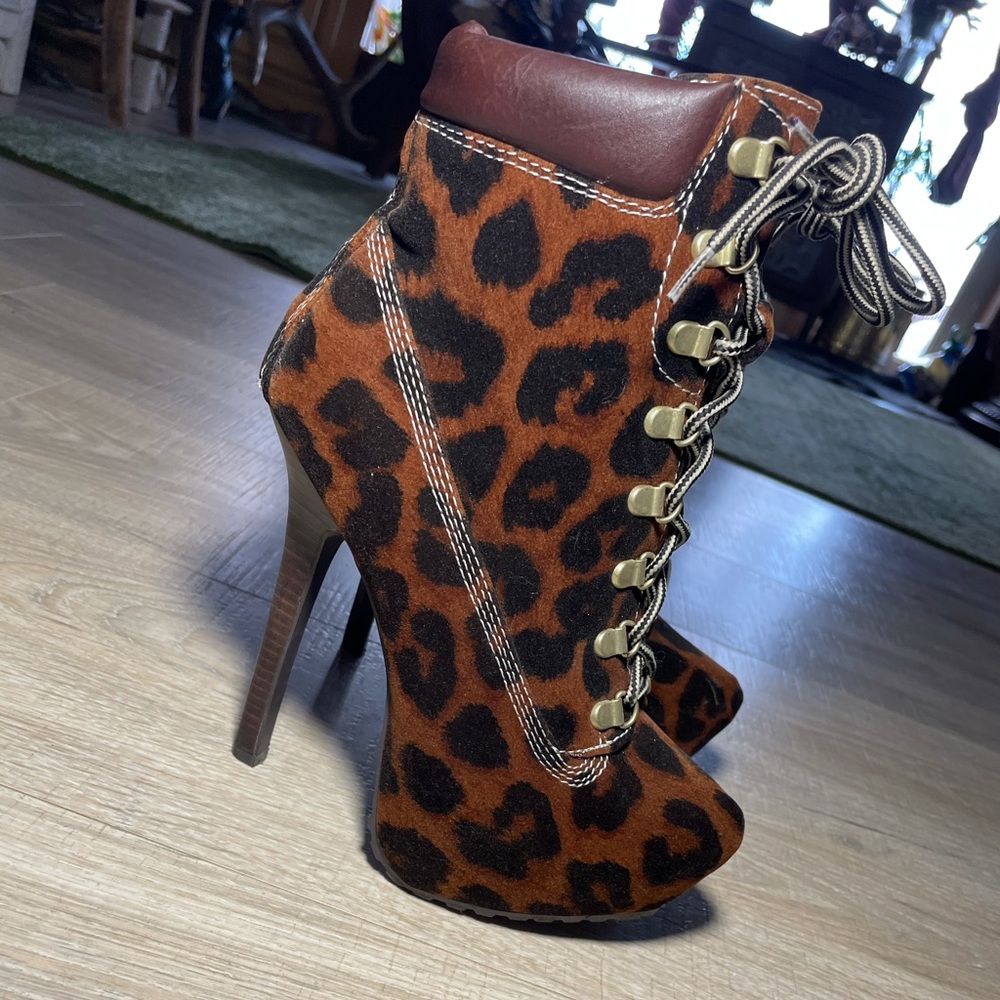 Dollhouse lace up heels*